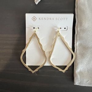 Kendra Scott Sophia Drop Earrings.
